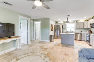 Walk to Parks, Eats and Bars Stuart Home with Patio