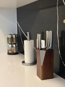 Luxury River View 3BR with Pool by Airport