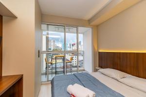 Studio Completo com Sacada no Centro - MAN0719