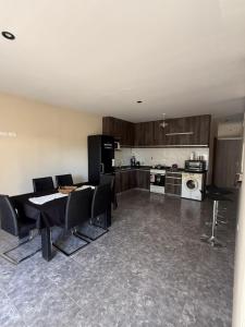 Los Álamos - Casa moderna y amplia