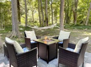 Adorable Updated Cottage Walk to Water