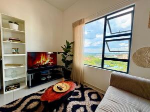 Luxury Skyline Escape - with Cosy Pool and Braai area