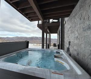 Carving Pointe Lookout