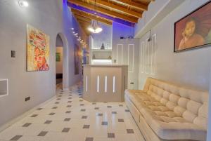 Art Gallery in Manila, El Poblado 4BR, Balcony - Manila 1