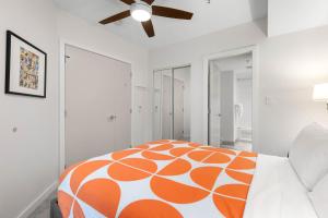 1BR plus King Murphy Bed in Tyndall Stone Lodge, Village Location, Pool and Hot Tub, Fireplace