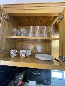 Luxurious 1BR apartment with ocean and mountain views, central