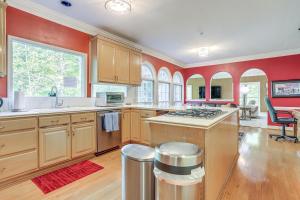 3 Mi to Roswell Riverwalk Spacious Getaway!