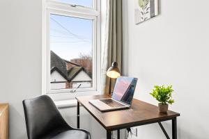 Comfortable 4 Bed Home - Excellent Transport Links