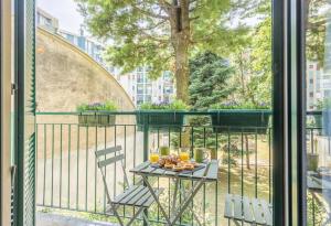 Cosy flat with wifi, close to metro train station