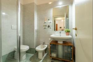 Cosy flat with wifi, close to metro train station