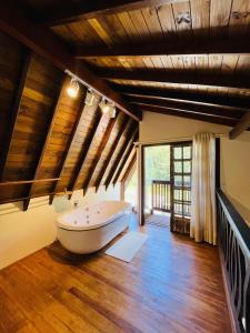 Cabana com hidro para casais na natureza - 03