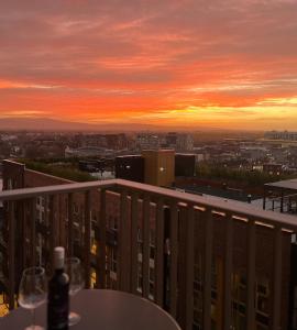 Skyline Penthouse by Guinness! Unbeatable Sunset Views of Phoenix Park & 15 Min Walk to Temple Bar