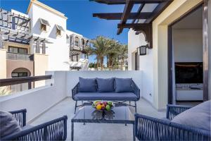 Dreamy gateway in Ancient Sands