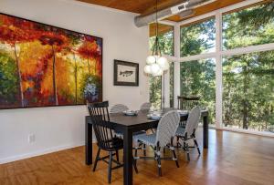 Happenstance Vineyards King Rooms