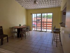 Sobrado aconchegante a 50m da praia