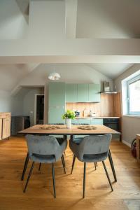 Cozy Apartment 6 - 5 min walk to City Square