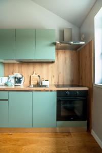 The Nest Beneath The Citadel - 5 min from City Square