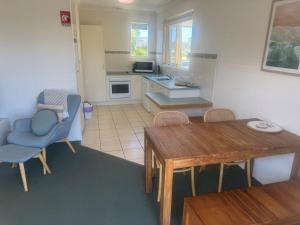 Merimbula Beach Holiday Units - Upstairs Fishpen