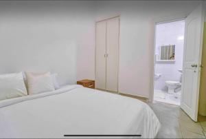 Pink House Exclusive Celebrity Mansion, Poblado