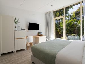 Peninsula Beach Motel