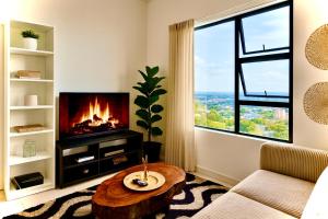 Luxury Skyline Escape - with Cosy Pool and Braai area