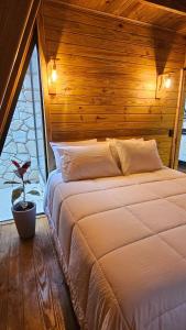 YESHUA - Cabana de Luxo com Hidro, Lago Natural e Adega