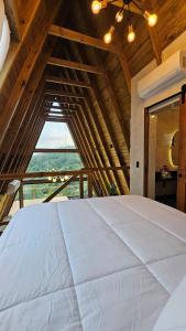 YESHUA - Cabana de Luxo com Hidro, Lago Natural e Adega