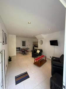 Alquilo departamento de 3 ambientes