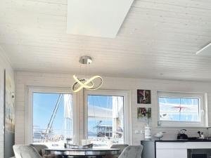 Houseboat STERN V