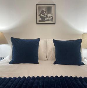 Deluxe fully Kitted 2 King Room Apt with Sofa Bed