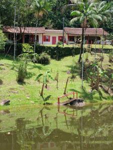 Casa com lago em Ubatuba