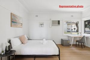 Well-Situated Double Room Near Hurstville Station - Shared Bathroom & Kitchen