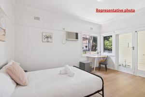 Well-Situated Double Room Near Hurstville Station - Shared Bathroom & Kitchen