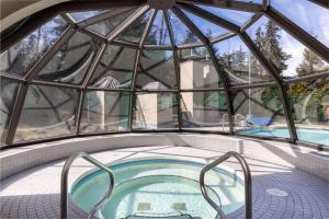 1BR and Sofabed in Marquise, Near Ski Hill, Fireplace, Hot Tub and Sauna, Gym Access