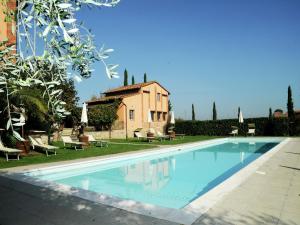 Apartment near Lake Trasimeno with Pool