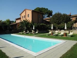 Apartment near Lake Trasimeno with Pool