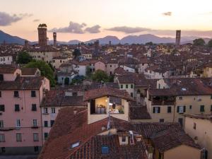 Apartment in Lucca near Villa Bottini Gardens