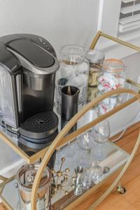 Modern Private Guest Suite • Walk to 4th Ave & UA