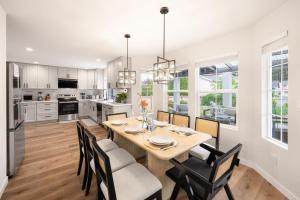 Newly Remodeled Hilltop 4B Retreat with Gym