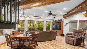 The Fairway Hideaway by AvantStay Game Room Outdoor Dining Near Lake Arrowhead