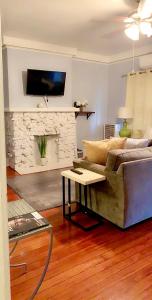 Heart of LA Koreatown bungalow 1bd 1bath