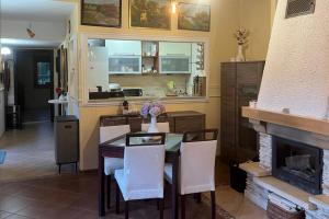 Large holiday home with garden, close to the lake