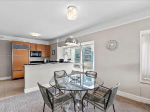 Four Seasons Miami Luxury Two-Bedroom Suite in Brickell - Free Parking