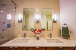 Heart Of Downtown Walking District, 2 Bed 1 Bath, Kitchen