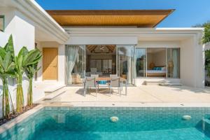Tropical Holiday Villa Retreat near Bangtao Beach