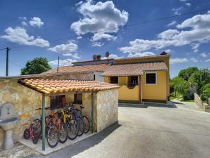 Villa in Bak i with Pool and Playground