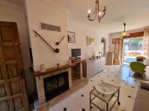 Escapada a 400m de la playa con piscina común en LEscala - HISP-236-178