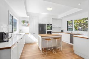 Pelican - Lake Views - Pet Friendly