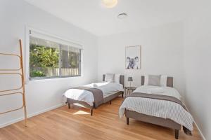 Pelican - Lake Views - Pet Friendly