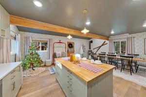 Bend Nook - Gym, Sauna, Spa, Game Room, Fire Pit